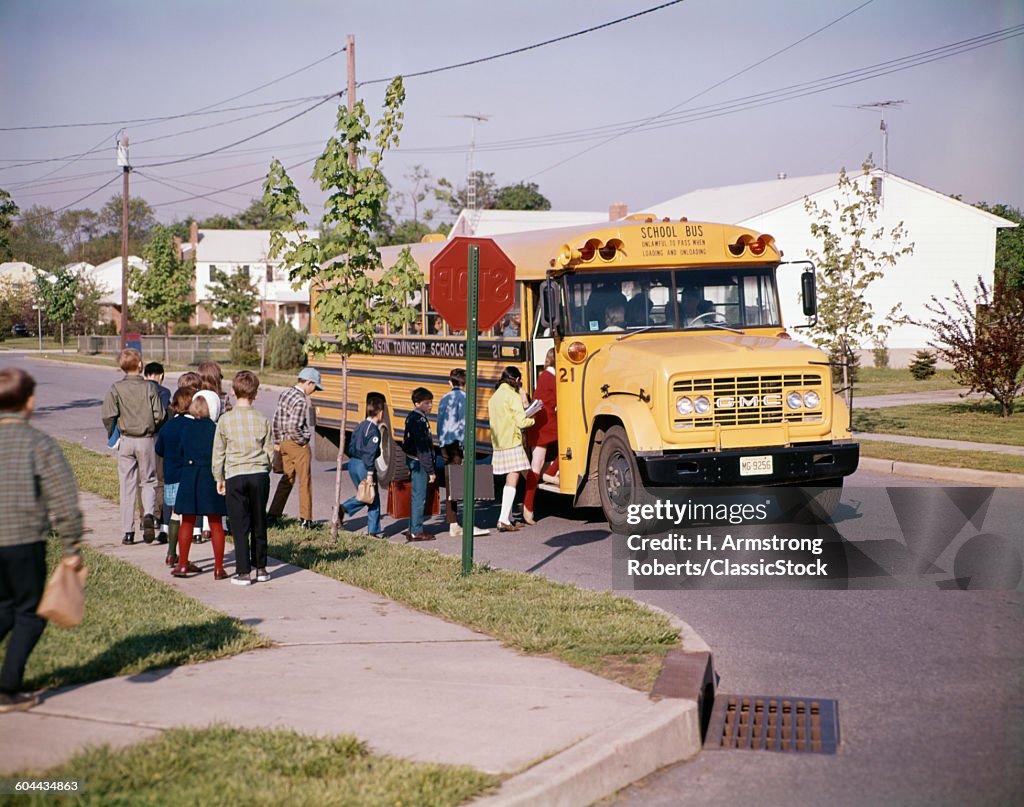 1960s CHILDREN IN LINE. 