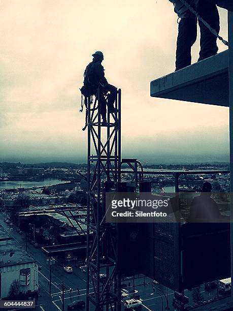 construction worker at rest high up in the air - hochbau stock-fotos und bilder