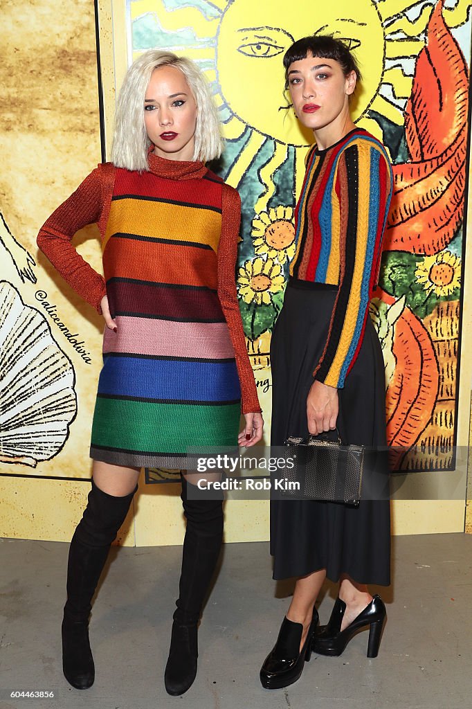 Alice + Olivia by Stacey Bendet Spring/Summer 2017 Presentation - Arrivals