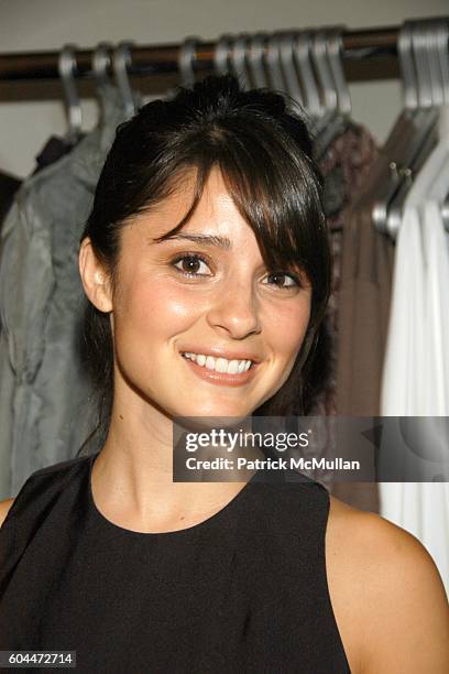 Shiri Appleby attends Opening of AURA hosted by Kristin Eberts and Amy Smart at Los Angeles on August 16, 2006.