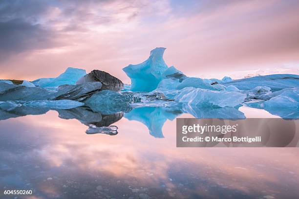 jokulsarlon glacier lagoon, southern iceland. - glaciar lagoon imagens e fotografias de stock