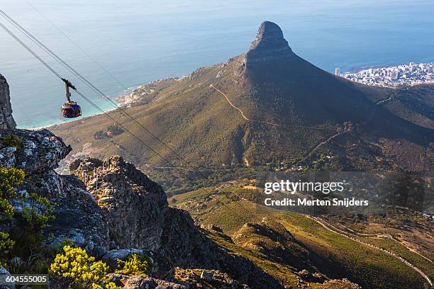 table mountain aerial cableway ascending - cape town ストックフォトと画像