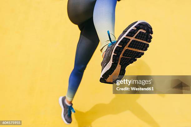 spain, barcelona, jogging woman, sole of shoe - footwear photos et images de collection