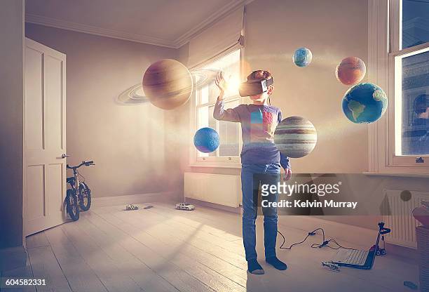 boy explores virtual reality solar system - solar system 個照片及圖片檔
