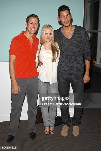 Peter Davis, Elizabeth Gesas and Chris Arambul attend THE CINEMA SOCIETY after party for ALL THE KING'S MEN at Riverhouse on September 19, 2006 in...