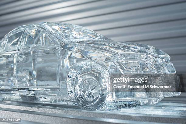 mmelting car made of ice - isskulptur bildbanksfoton och bilder