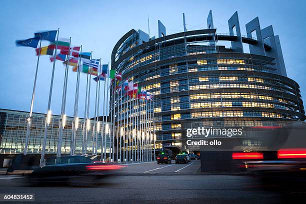el edificio del parlamento europeo en estrasburgo, francia - estrasburgo fotografías e imágenes de stock