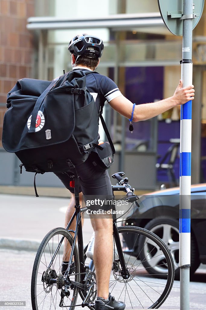 Vélo de livraison à Stockholm, coursier pour la société Ryska Posten