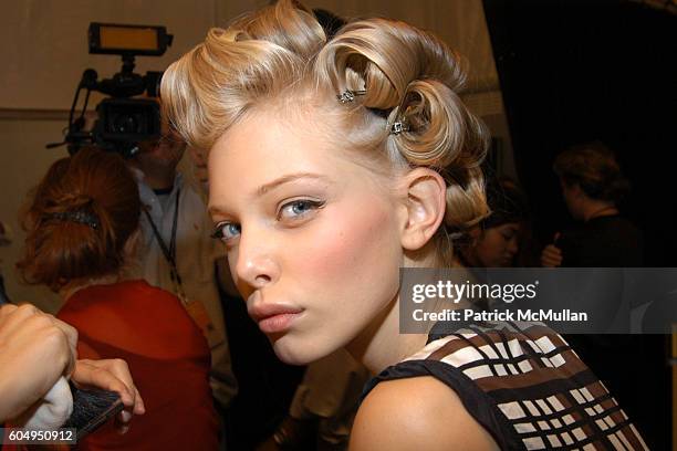 Models Backstage attends OSCAR DE LA RENTA Spring 2007 Fashion Show at The Tent at Bryant Park on September 11, 2006 in New York City.