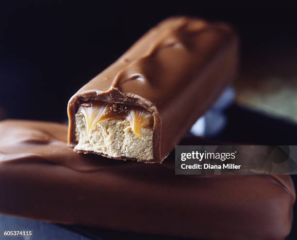 two stacked milk chocolate bars with caramel and nougat filling - riegel stock-fotos und bilder