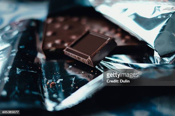 close-up if dark chocolate - chocolat noir photos et images de collection