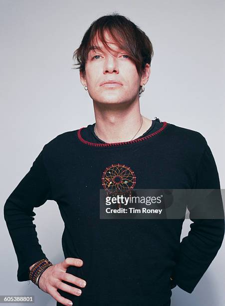 American singer and songwriter Courtney Taylor-Taylor of alternative rock band the Dandy Warhols, circa 1995.