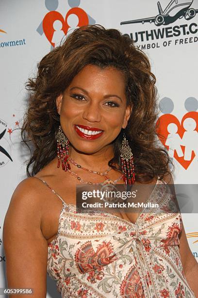 Rolanda Watts attends Samuel L. Jackson Unveils "The Passion Art Tour" with Actress Victora Rowell at Museum of Contemporary Art on May 1, 2006 in...