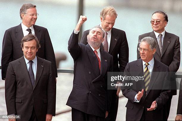 Cuban President Fidel Castro gestures during the family photo during the VIII Ibero American Summit in Oporto on 18 October 18, 1998 with Costa Rican...