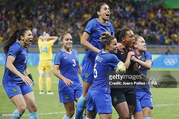 Barbara of Brasil celebrates with her team mates after winning the Women's Quarter Final match between Brasil and Australia on Day 7 of the Rio2016...