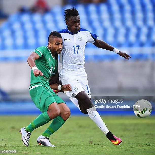 Alberth Elis of Honduras is challenged by Houari Ferhani of Algeria during the Olympic Men's Football match between Honduras and Algeria at Olympic...