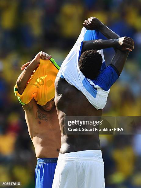 Neymar of Brazil swaps shirts with Johnny Palacios of Honduras during the Olympic Men's semi final match between Brazil and Honduras at Maracana...