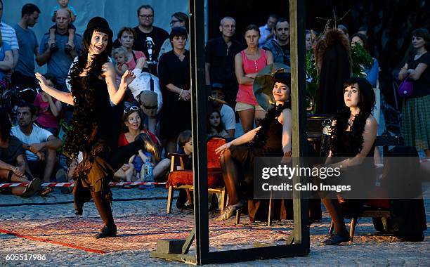 Mimo Theater participates in the Sztuka Ulicy festival on September 11, 2016 at Szczesliwicki Park in Warsaw, Poland. Sztuka Ulicy festival is an...