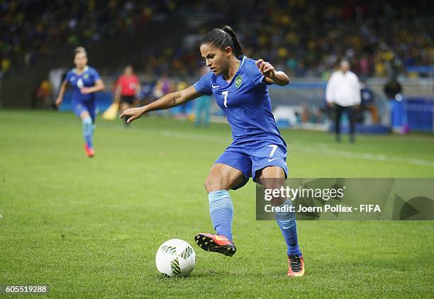 Debinha of Brasil controls the ball during the Women's Quarter Final match between Brasil and Australia on Day 7 of the Rio2016 Olympic Games at...
