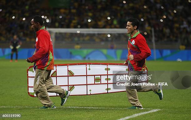 Medical team during the Women's Quarter Final match between Brasil and Australia on Day 7 of the Rio2016 Olympic Games at Mineirao Stadium on August...