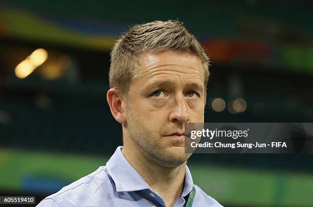 Tony Readings, head coach of New Zealand looks on during the Women's Football match between New Zealand and France on Day 4 of the Rio 2016 Olympic...
