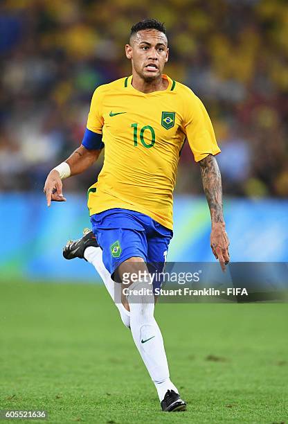Neymar of Brazil in action during the Olympic Men's Final Football match between Brazil and Germany at Maracana Stadium on August 20, 2016 in Rio de...