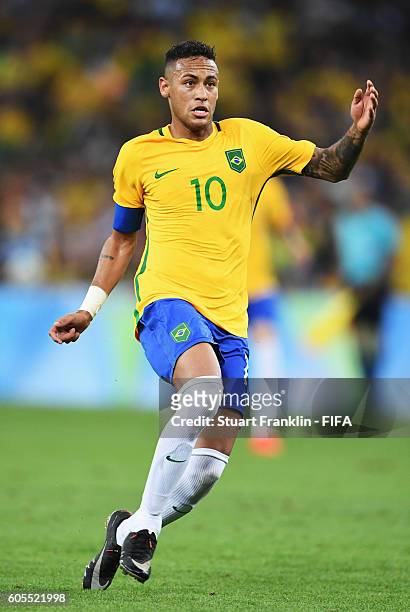 Neymar of Brazil in action during the Olympic Men's Final Football match between Brazil and Germany at Maracana Stadium on August 20, 2016 in Rio de...