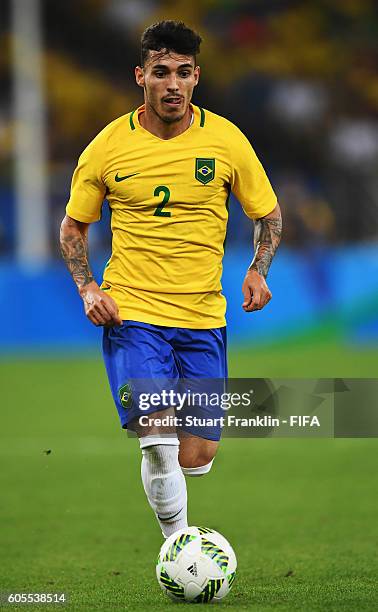 Zeca of Brazil in action during the Olympic Men's Final Football match between Brazil and Germany at Maracana Stadium on August 20, 2016 in Rio de...