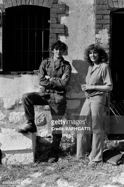 French actors Francis Huster and Anouk Ferjac pose on October 21, 1978 in Nice on the set of the film "Les Égouts du paradis" directed by José...