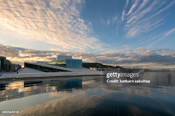 oslo opera house in the morning. - oslo skyline fotografías e imágenes de stock