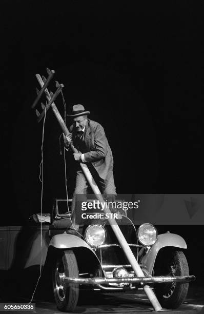 French actor Georges Wilson performs during a rehearsal of the play "Maitre Puntilla et son vallet Matti" written by Bertolt Brecht, on November 13...
