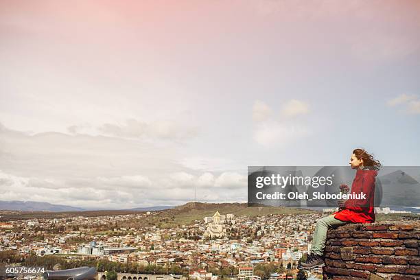 girl on the background of tbilisi - georgia country 個照片及圖片檔