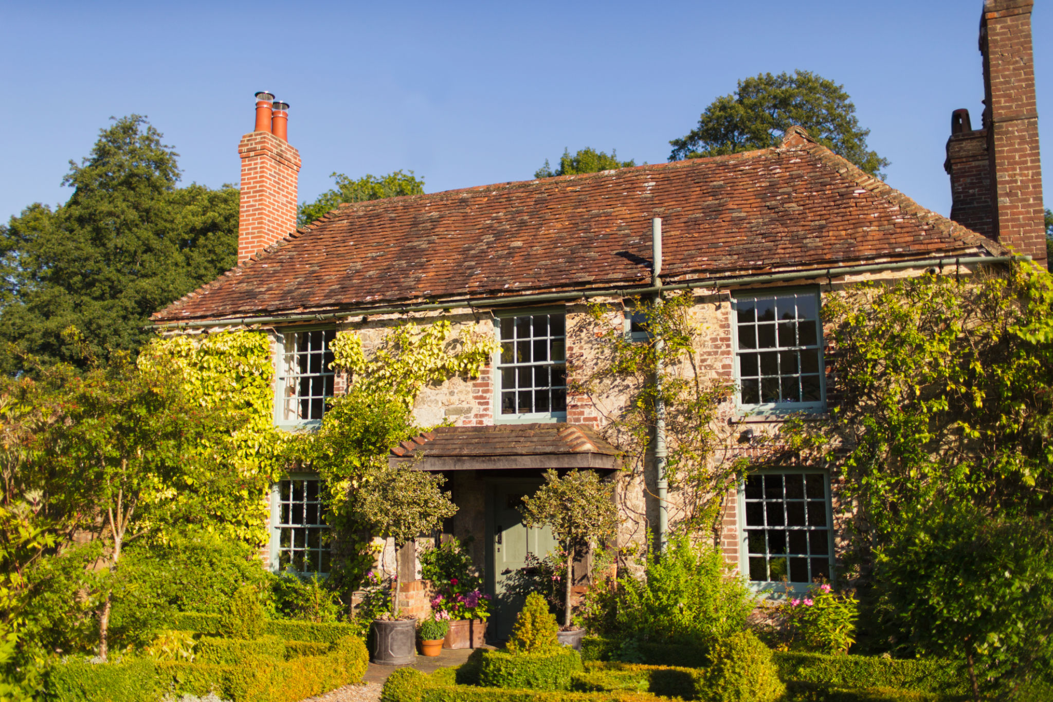 house sitter Surrey