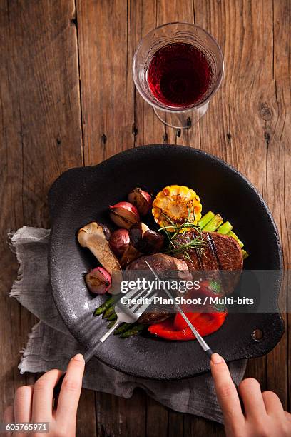 beef steak  - wine glass finger food stock-fotos und bilder