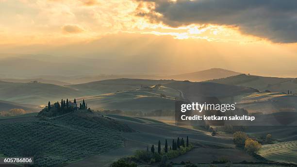 landscape of tuscany in the morning. - pienza fotografías e imágenes de stock