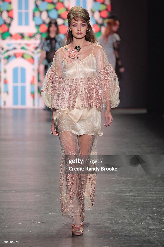 Anna Sui - Runway - September 2016 New York Fashion Week: The Shows