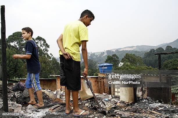 Activists and volunteers provide relief to residents this Wednesday afternoon after a fire consumed the Ocupação Esperança, a slum community on...