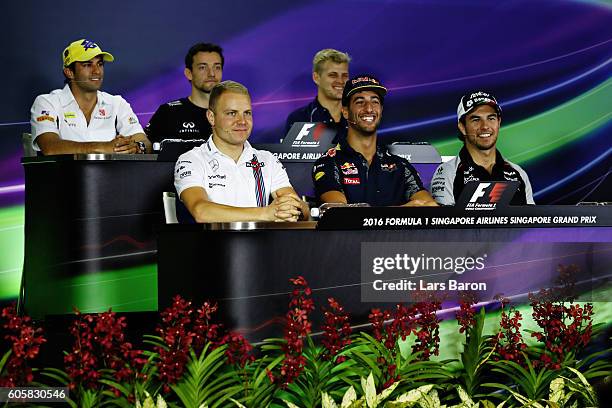 Felipe Nasr of Brazil and Sauber F1, Jolyon Palmer of Great Britain and Renault Sport F1, Marcus Ericsson of Sweden and Sauber F1, Valtteri Bottas of...