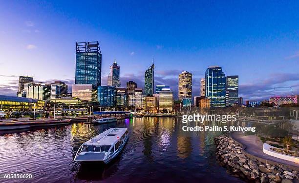 elizabeth quay, perth, western australia/ australia - perth city australia stockfoto's en -beelden
