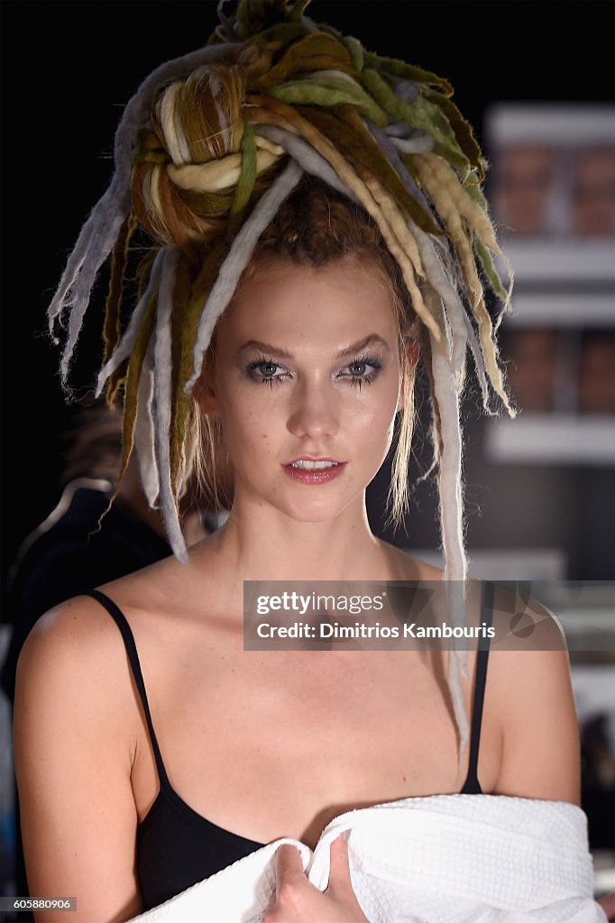 Model Karlie Kloss prepares backstage at the Marc Jacobs Spring 2017 ...