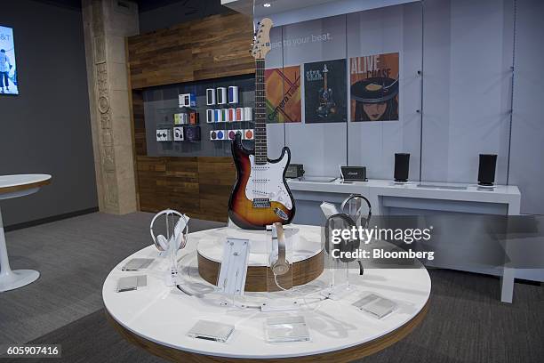144 Att Flagship Store Photos & High Res Pictures - Getty Images