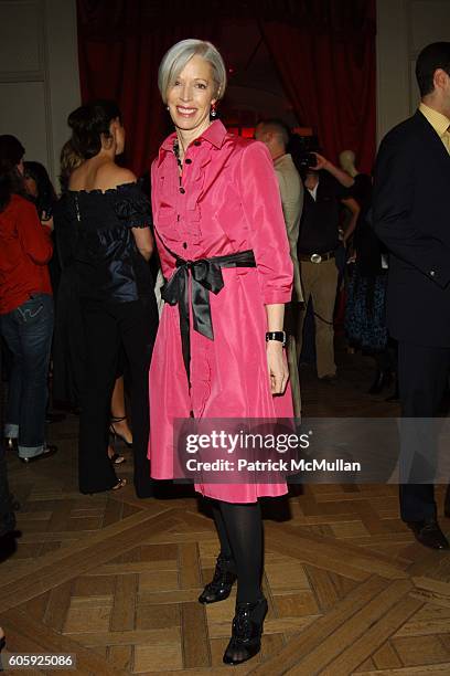 Linda Fargo attends Bergdorf Goodman hosts a Celebration for Oscar de la Renta's 35th Anniversary at Bergdorf Goodman on April 26, 2006 in New York...