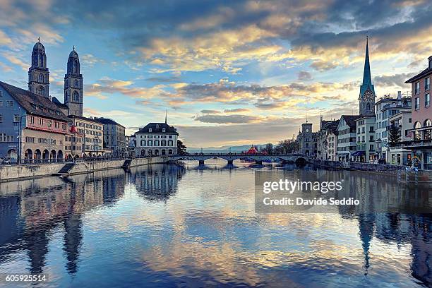 grossmunster church and fraumunster church in züurich, switzerland - zurich foto e immagini stock