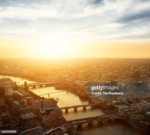 sunset view of london - estrutura criada por humanos imagens e fotografias de stock