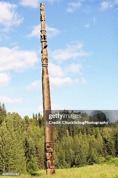 totem pole carving gitanyow band council - skeena river stock pictures, royalty-free photos & images