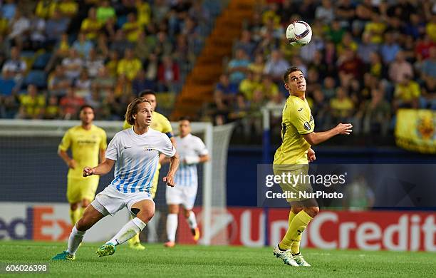 Rafael Santos Borre of Villarreal CF and Cedric Brunner of FC Zrich during the UEFA Europa League match at Estadio El Madrigal, Villarreal on...