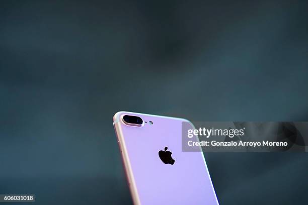 An Iphone 7 Plus with its new dual camera is displayed at Puerta del Sol Apple Store the day the company launches their Iphone 7 and 7 Plus on...