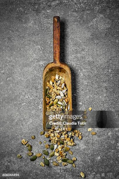 granola - semilla de girasol fotografías e imágenes de stock