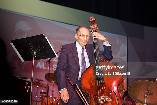 Larry Ridley 142 Larry Ridley Stock Photos, High-Res Pictures, and Images - Getty Images