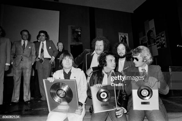 Picture released on August 30, 1973 of singers Serge Lama, Michel Sardou and Johnny Hallyday and : Mort Shuman and Alan Stivell, awarded by CEO of...